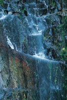 Fuente sobre roca volcnica.