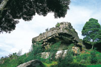 Refugios rocosos en el altiplano Sabana de Bogot. Parque Piedras de Tunja en Facatativ; en sus paredes se conservan pictografas muiscas.
