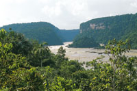 El ro Caquet se abre paso a travs de las mesas de Araracuara con sus impetuosos raudales.