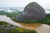 Cerros de Mavecuri en la ribera del ro Inrida, departamento de Guaina.
