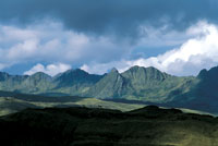 Crestas y picos montaosos en la regin paramuna de la cordillera Oriental, formada a partir de sedimentos marinos.