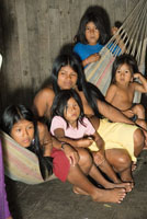 Jvenes Waunana del delta del ro San Juan.