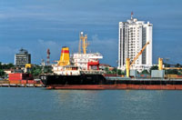 Buenaventura es el principal puerto martimo de Colombia.