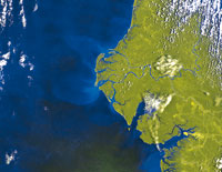 Imagen satelital que muestra el delta del ro San Juan y las bahas de Mlaga y Buenaventura.