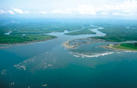 Las distintas tonalidades del agua revelan las diferencias de densidad, salinidad y temperatura.