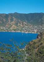 En la baha de Taganga hay un pueblo cuyos moradores derivan el sustento de la pesca artesanal.