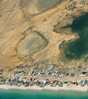 Asentamientos como Pjaro tienen su origen en la explotacin industrial de las salinas de Manaure.
