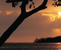 Atardecer en punta Mestizos, baha de Cispat, en la desembocadura del ro Sin, que marca el lmite sur del golfo de Morrosquillo.