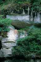 Refugios rocosos con evidencias de ocupacin humana, en la margen del raudal de Angostura, ro Guayabero