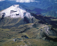 En el paisaje paramuno de la Sierra Nevada de los Coconucos, lmite entre Cauca y Huila, han actuado dos grandes fuerzas: el modelado de los glaciares y la actividad volcnica, con sus grandes flujos de lava y piroclastos.