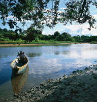 Chalupas y piraguas han sido el medio de transporte en el Alto Magdalena.