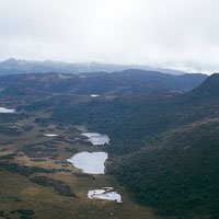 Desde su nacimiento hasta que sale de la cordillera y entra al valle , el ro se desplaza por una fuerte pendiente y arrastra a su paso una gran cantidad de sedimentos. Valle de Paletar.