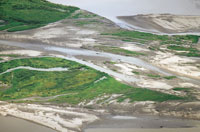 Acumulacin de sedimentos a la orilla del ro.