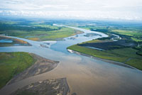Los ríos de la Orinoquia colombiana captan las aguas de innumerables corrientes que bajan desde las altas cumbres de la cordillera Oriental. Río Meta en la Orinoquia colombiana.