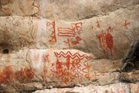 En las rocas aledañas al río Guaviare, los aborígenes de la región amazónica plasmaron en el arte rupestre su mítica relación con el agua.