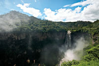 Una clara muestra del mal manejo que se le ha dado al recurso hídrico es el Salto del Tequendama. La  magnificencia que tenía antaño, sólo en contadas ocasiones se puede ver, pero lamentablemente acompañada de malos olores.