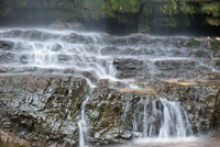 Detalle en la base de la cascada Cristales, departamento del Huila.
