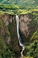 La altura, el caudal, la geometría y la apreciación estética hacen parte de los sistemas de clasificación de las caídas de agua. Salto del Mortiño, Huila.