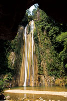 Cascada en abanico. Cascada La Lucha en el municipio de Coello, departamento del Tolima.