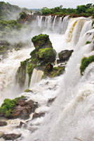 El escarpe de las Cataratas de Iguazú tiene una anchura de más de 2,5 kilómetros.