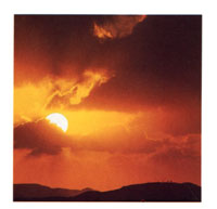 El pas est localizado en la zona ecuatorial, la franja del planeta que tiene mayor irradiacin solar. En esta pgina, amanecer en la serrana de Macuira.