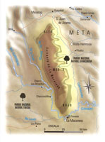 La serrana de La Macarena tiene una longitus aproximada de 120 km y su altura va de los 800 a los 250 msnm